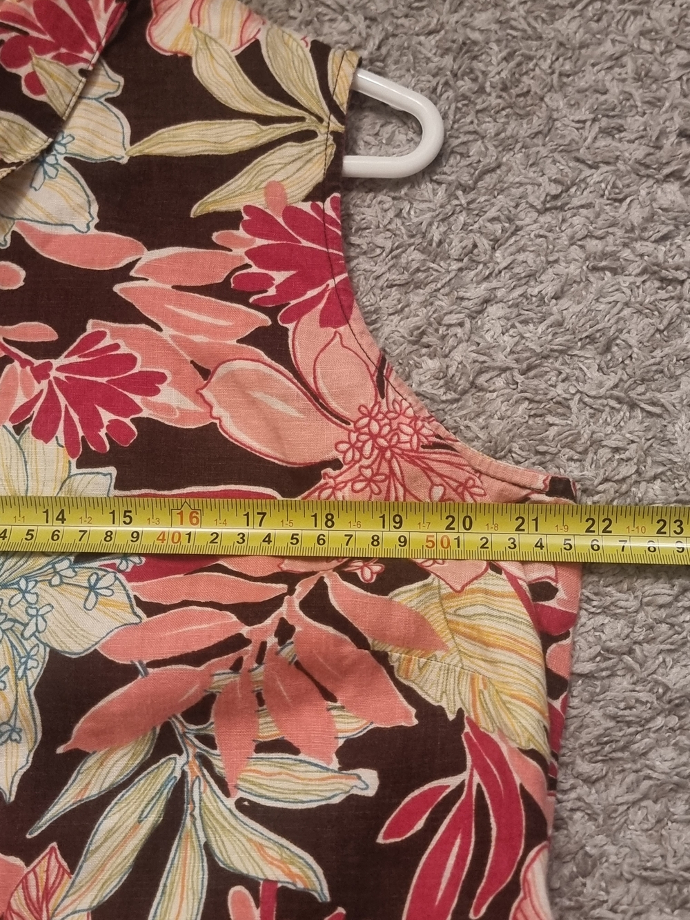 Liz Claiborne Black Sleeveless Floral Button-Down Top with Red and Orange Blooms - Picture 11 of 11